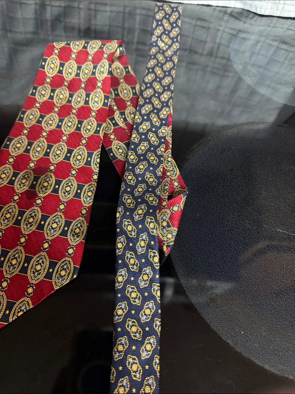 Tommy Hilfiger 100% Italian Silk  Red, Navy and Gold Medallion Men's Tie